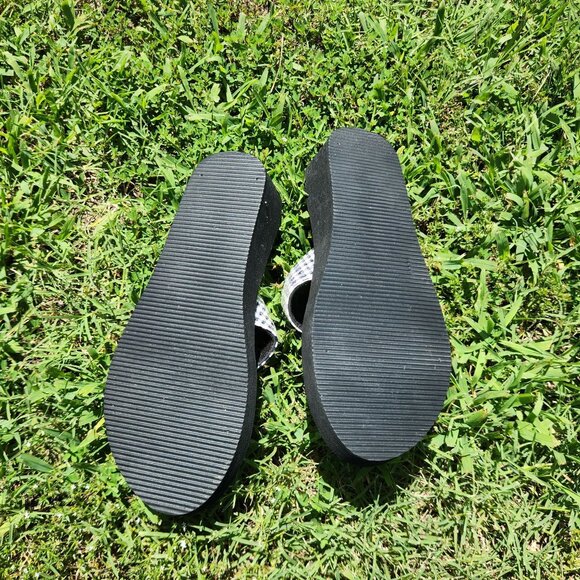 Black & White Checkered Sandals With Double Straps By Cato Size 7 - Picture 3 of 5